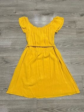 Guess Women's Mustard Yellow Off-Shoulder Dress Tie Waist Short Sleeve Medium